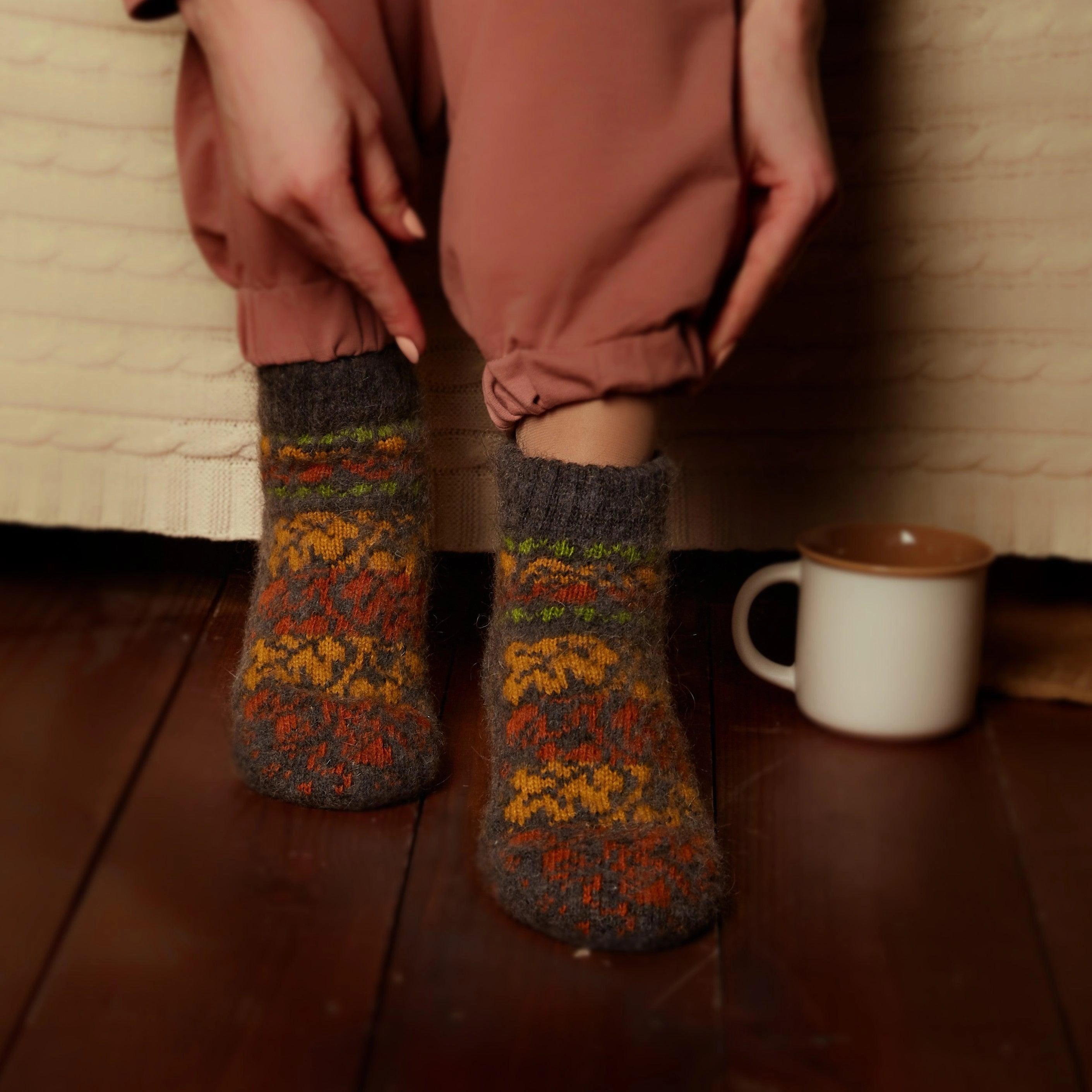 Cozy Autumn Vibes: Women's Goat Wool Low-Cut Socks – Perfect Comfort!